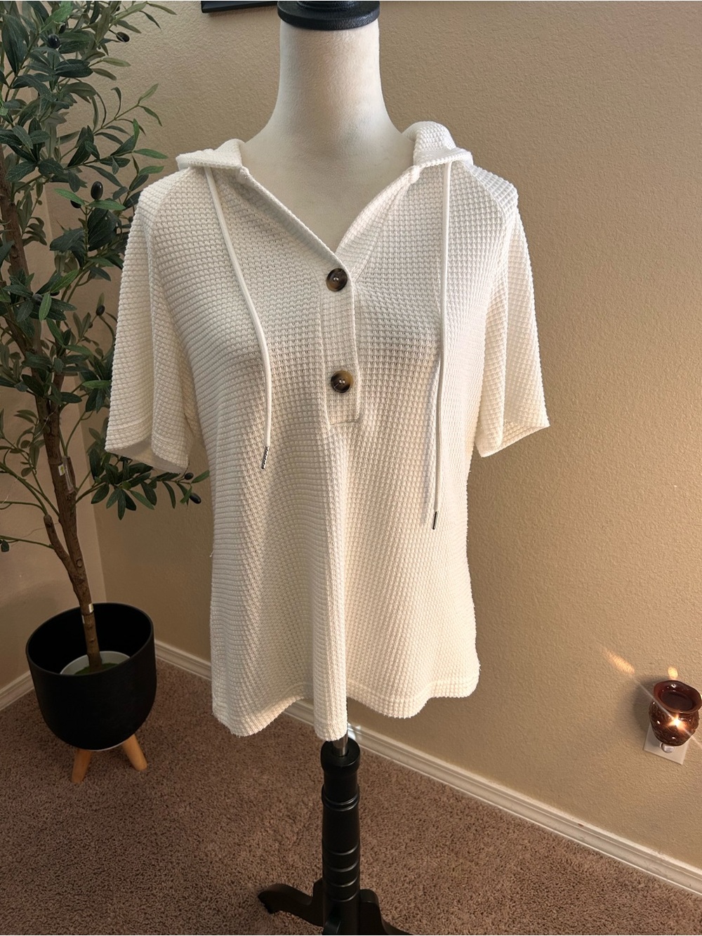 Dokotoo Cream Waffle-Knit Hooded Short-Sleeve Pullover